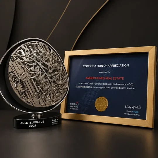 Platinum Agency 2022 award to Amber Homes Real Estate, led by Founder and Managing Director Ambreen Qureshi — Meraas - Nakheel & Dubai Holding