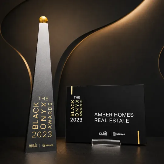 Platinum Agency 2023 award to Amber Homes Real Estate, led by Founder and Managing Director Ambreen Qureshi — Meraas - Nakheel & Dubai Holding